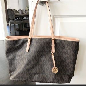 Micheal Kors Jet Set Tote